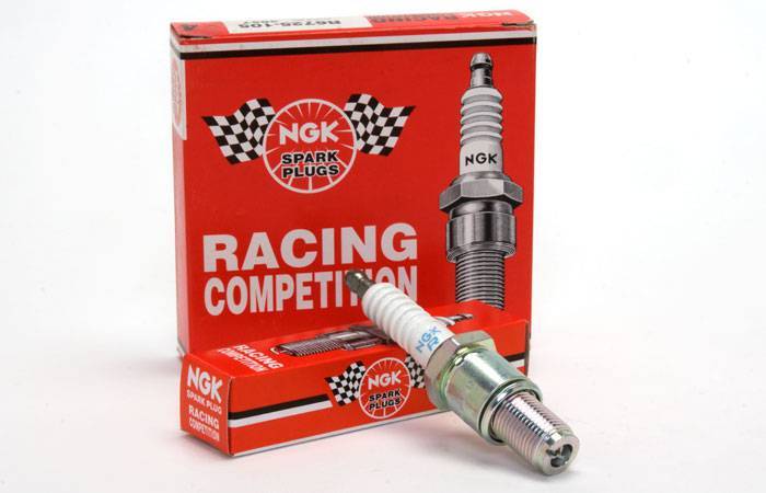 NGK Pack of 1 4897 R7435-10 Racing Spark Plug 
