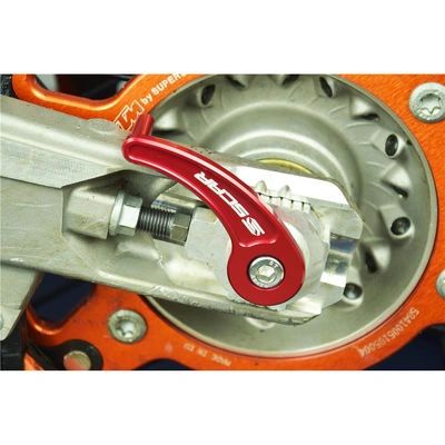 Scar Rear Axle Pull - KTM/Husqvarna/Gas Gas - Red